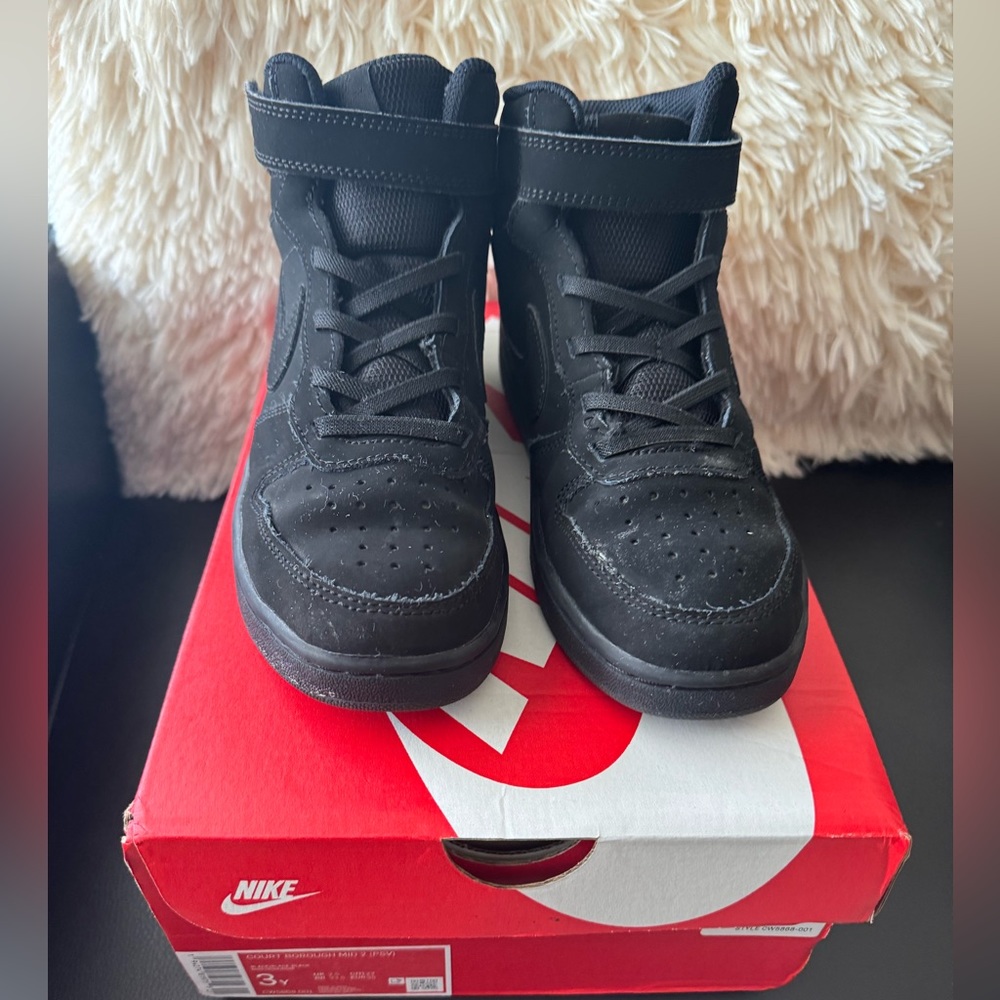 Boys Nike Court Borough Mid - Size 3